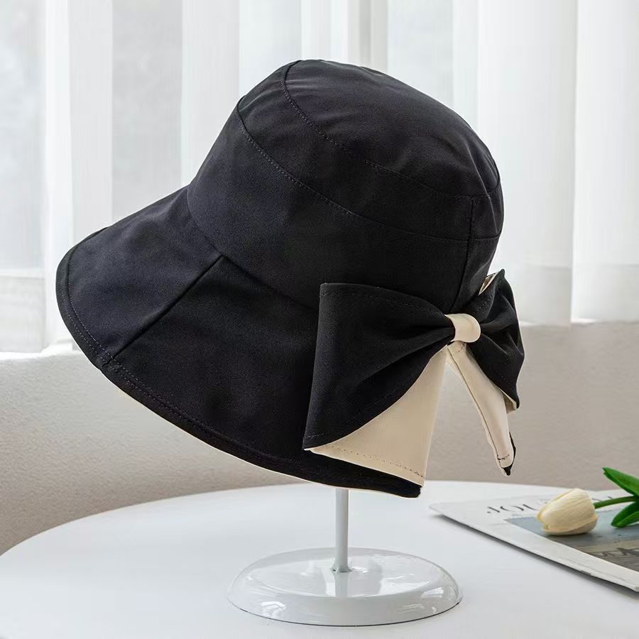 Wide-brimmed sun hat