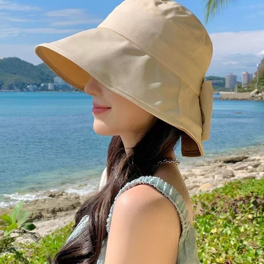 Wide-brimmed sun hat